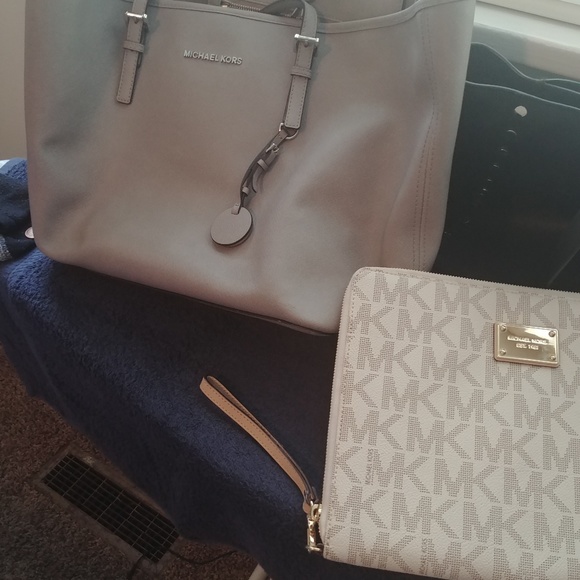 Purses - Picture 3 of 3